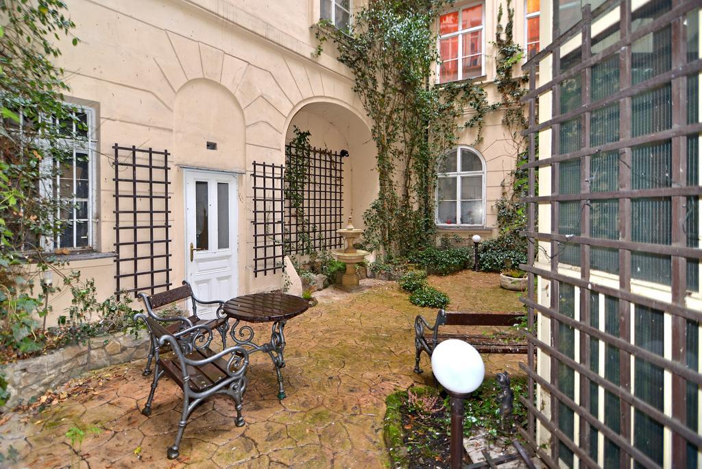 Historic Centre Apartments IV Prag Exterior foto