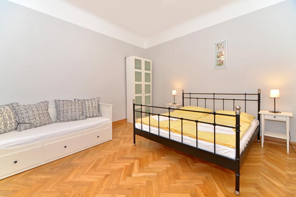 Historic Centre Apartments IV Prag Zimmer foto